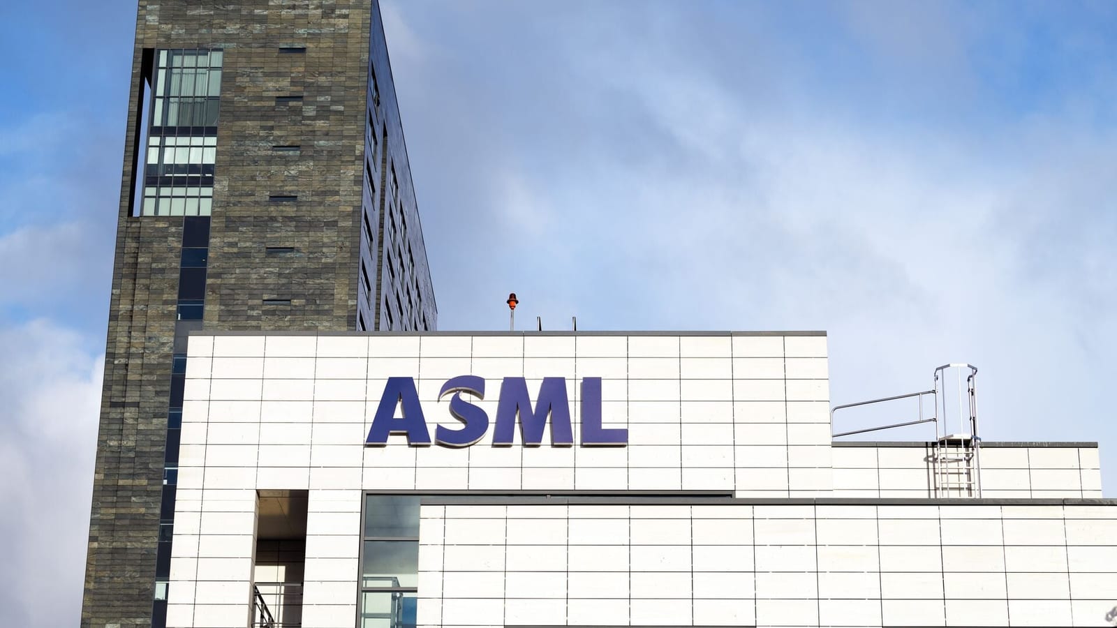 ASML raised guidance sharply today. Wall Street barely reacted, and TSMC reports tomorrow.