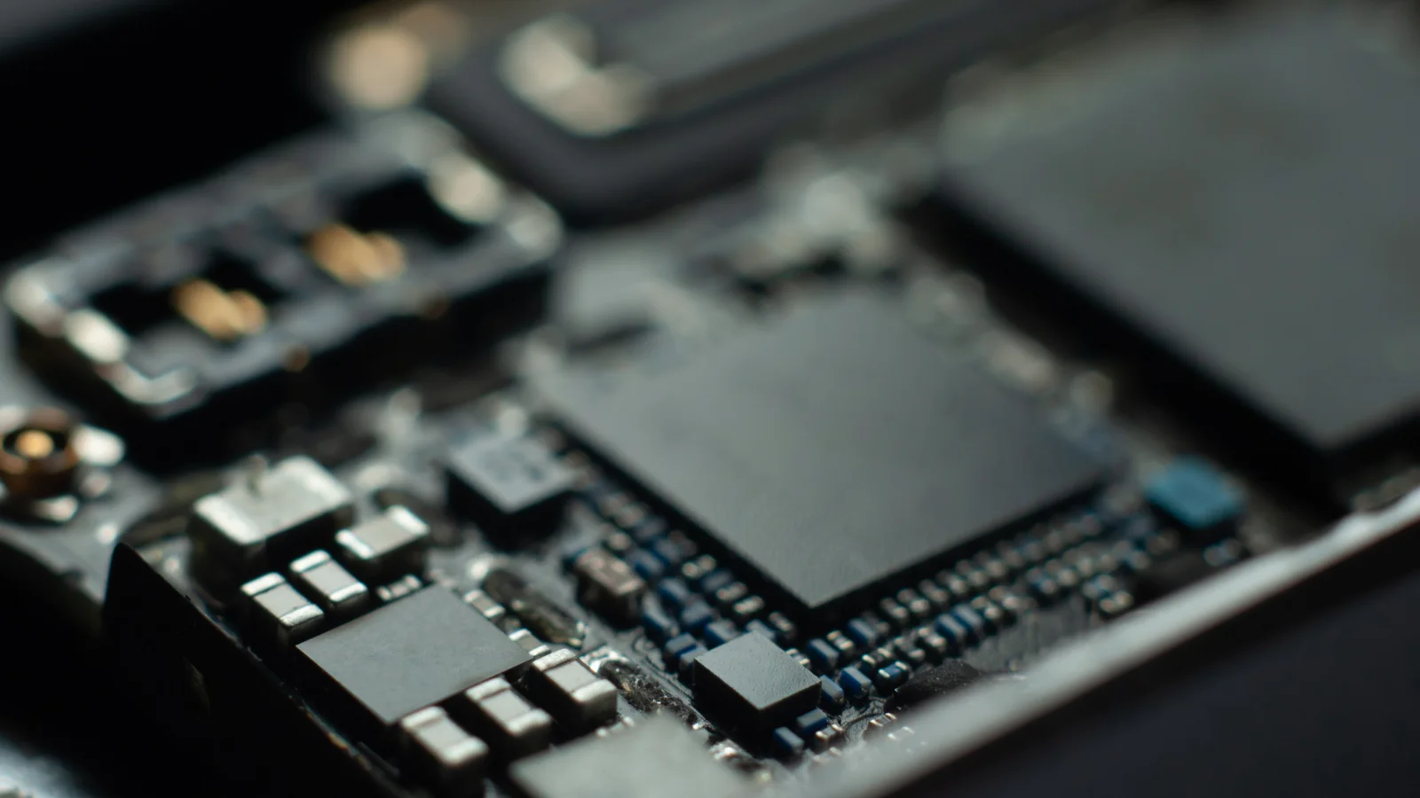 Korean media says Apple (AAPL) asked CXMT for cheaper memory. CXMT quoted more than Samsung and SK Hynix (SKHY)