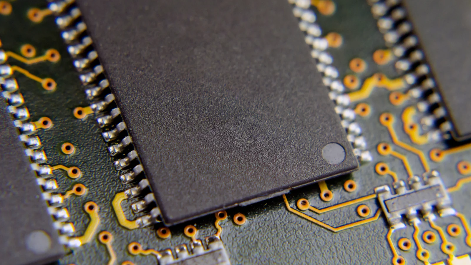 Korea signed $950 billion in AI deals, then foreign investors sold 2.9 trillion won of SK Hynix and Samsung (July 27, 2026)