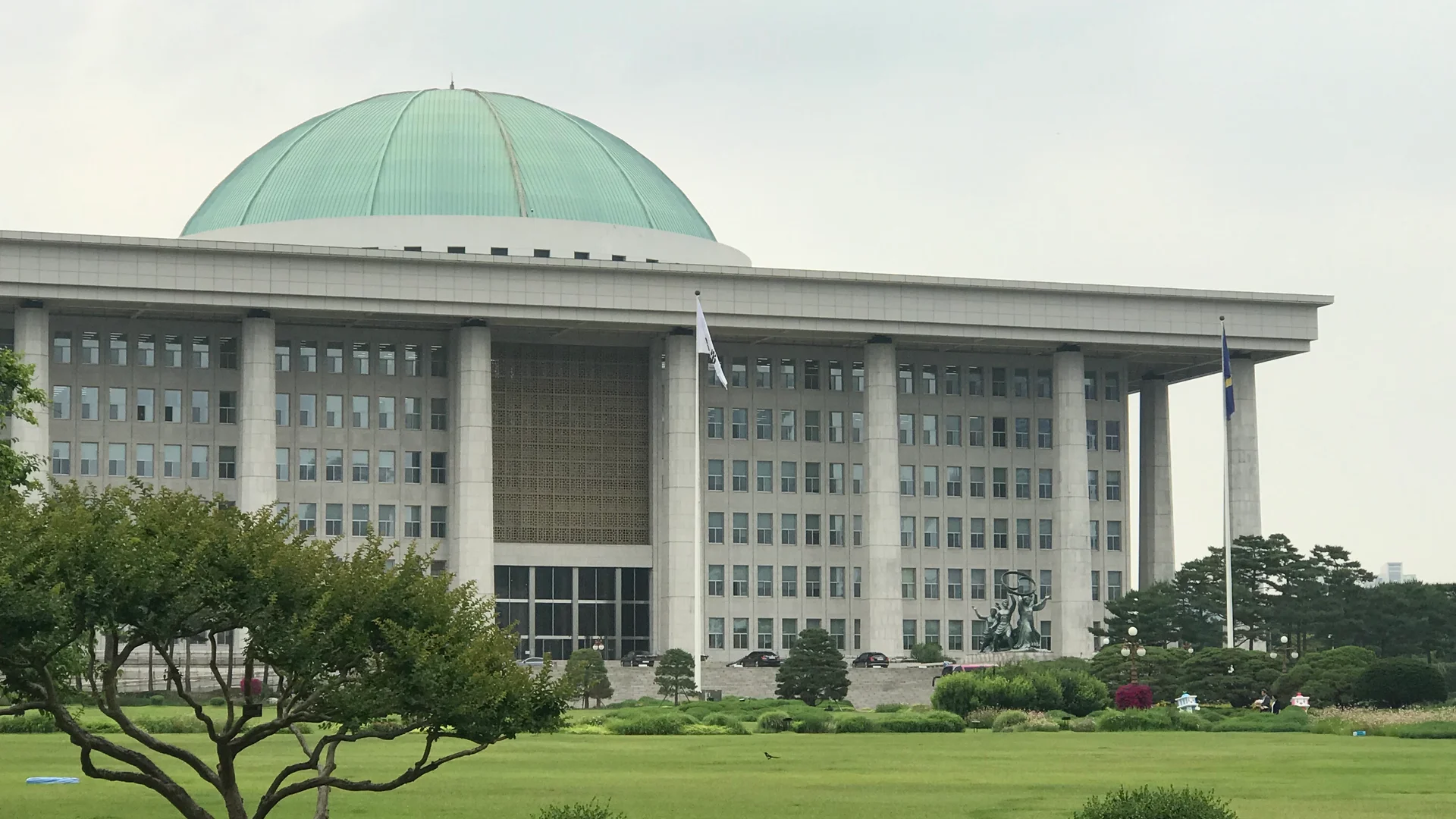 Korean investors sent funeral wreaths to the National Assembly. Forced selling is up 596% this year (July 29, 2026)