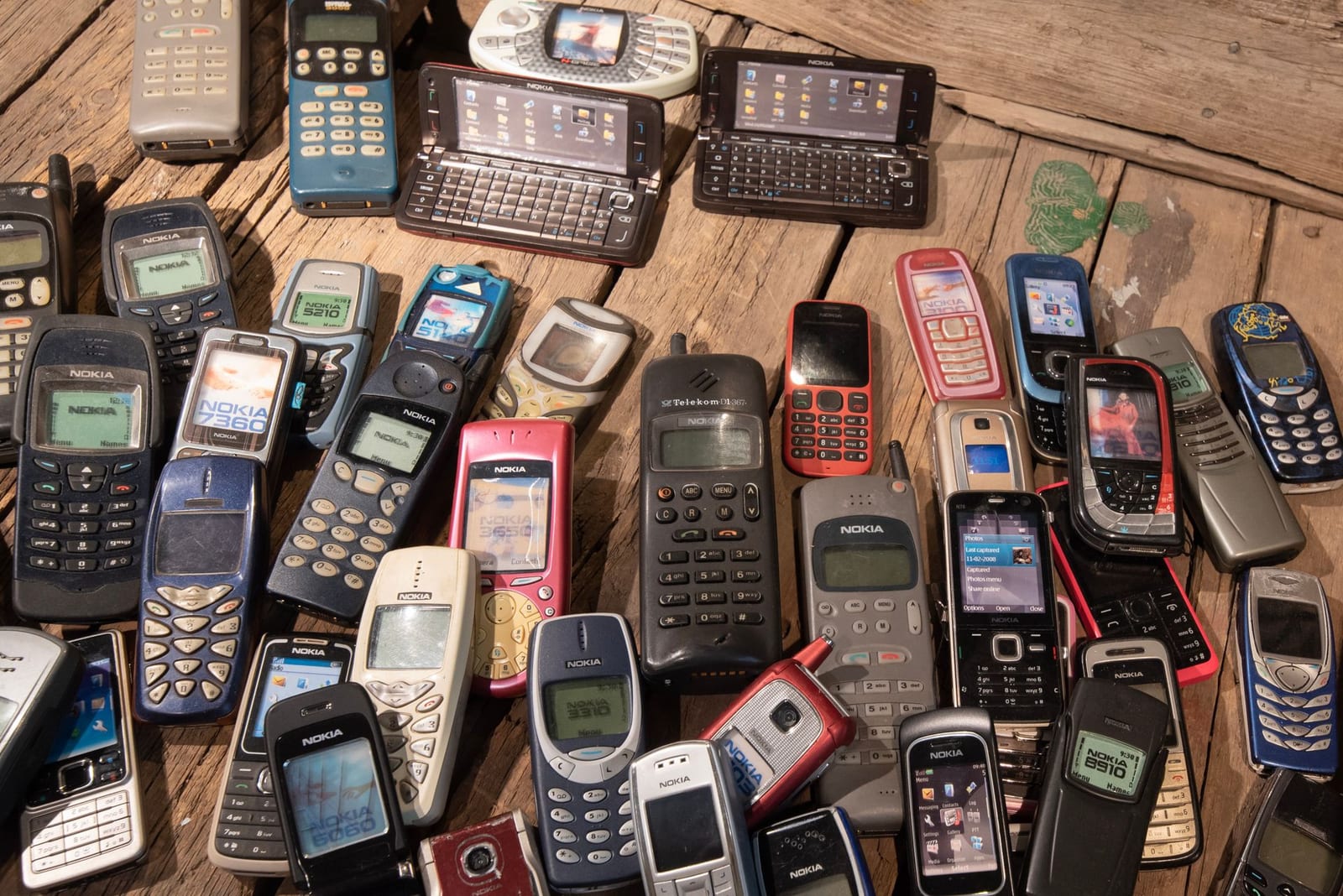 Your old phone brands are AI stocks now: Nokia (NOK), BlackBerry (BB), Qualcomm (QCOM)