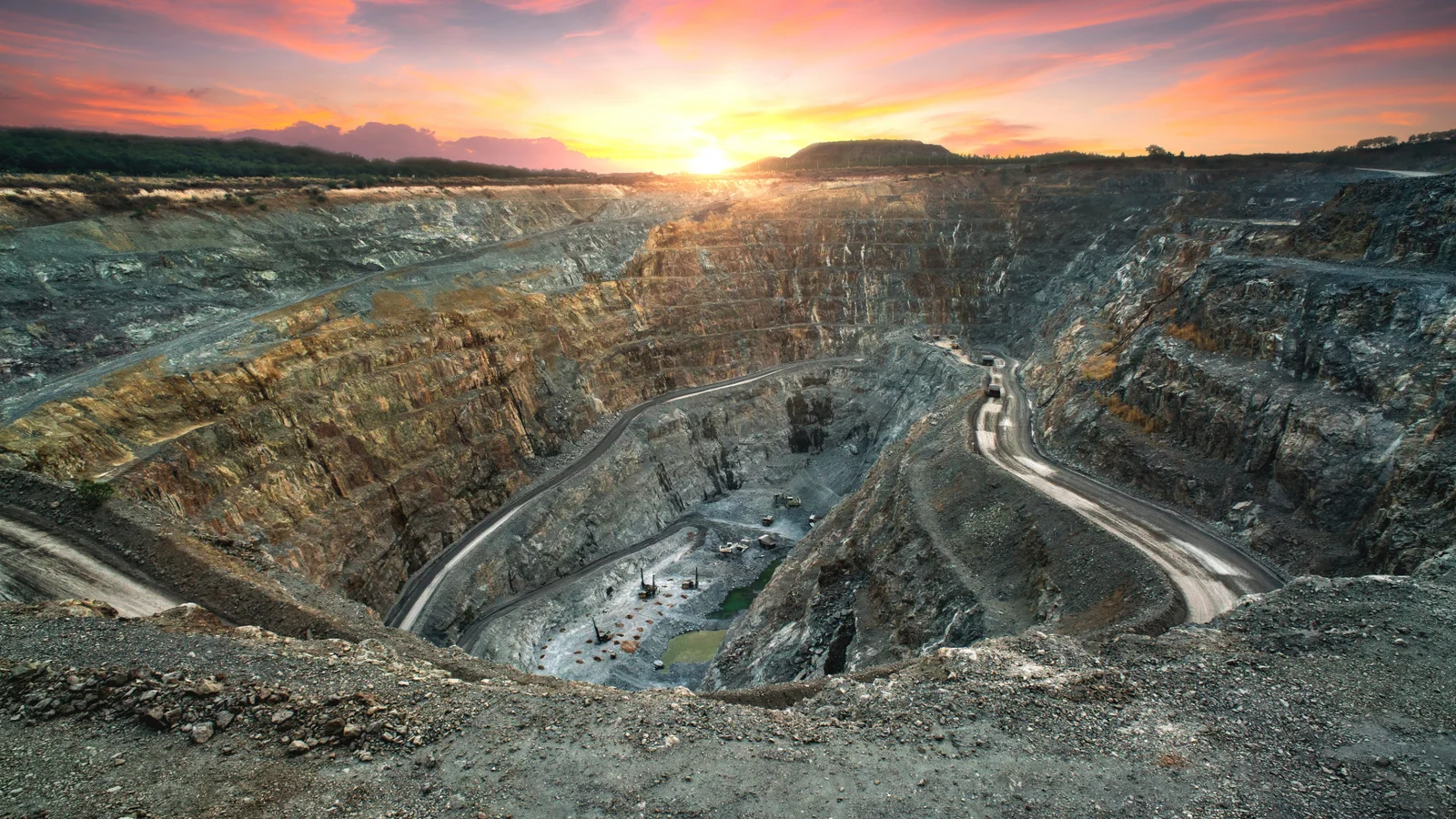 Sunrise Energy Metals (SREMF) gets a $400 million War Department loan. Rare earth stocks rallied the same day.