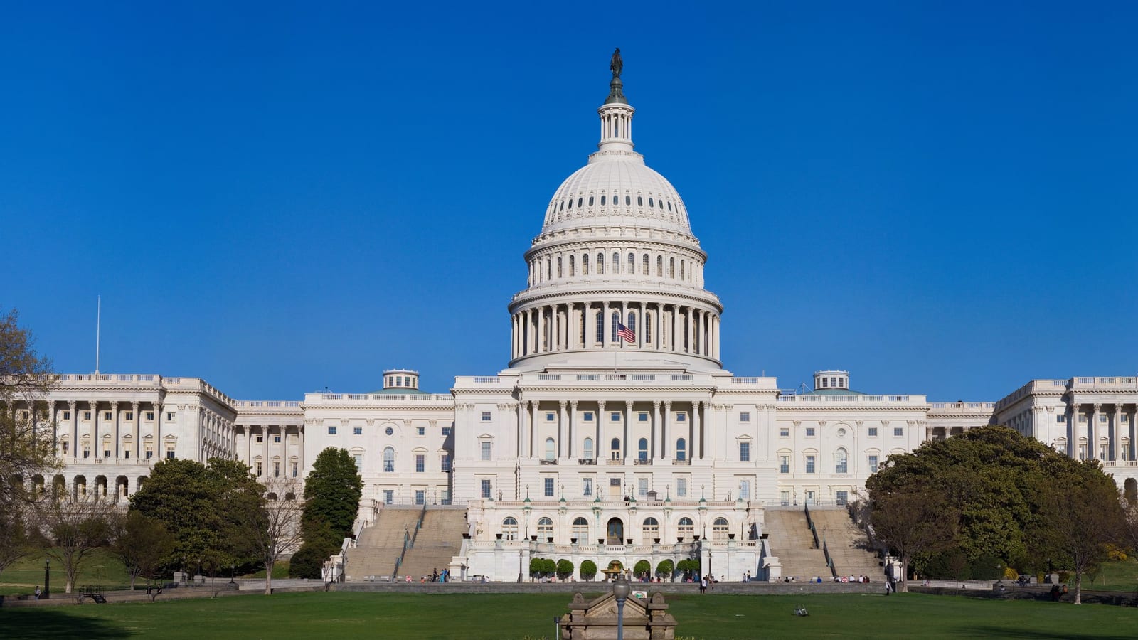 A senator sold Apple and Nvidia in June. He bought Coherent and Micron instead.