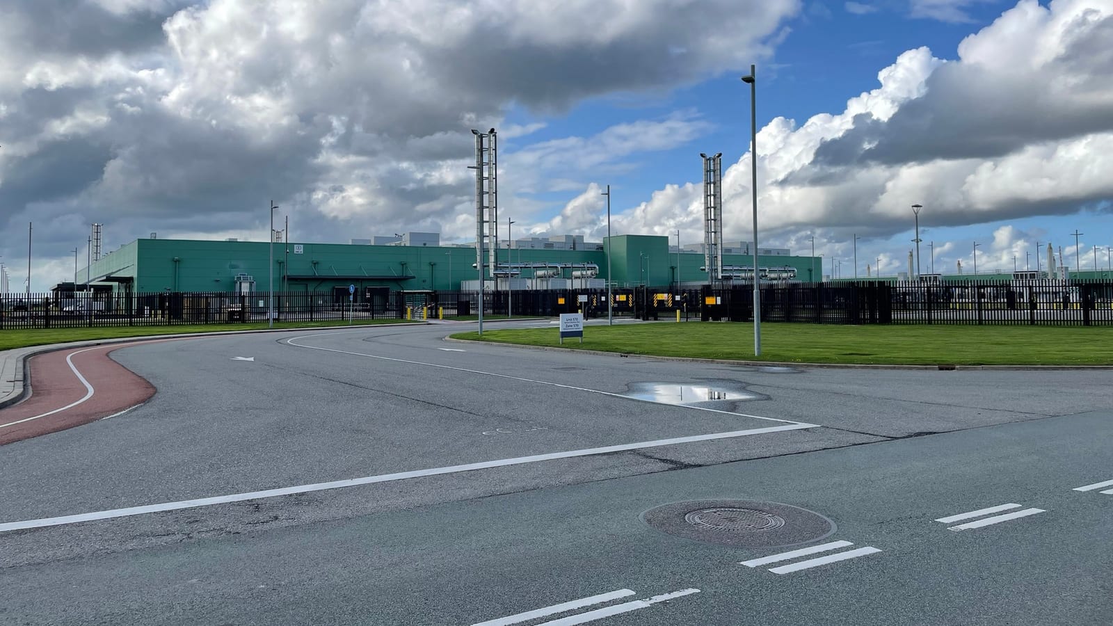 TeraWulf is borrowing $3.5 billion for its Anthropic data center. Here's what that means for the stock (WULF)